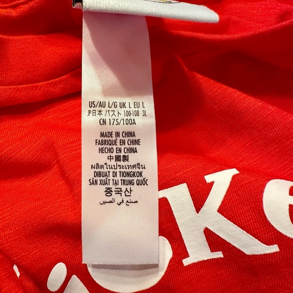 Boys Disney Red Mickey Mouse T-Shirt - NWT - Picture 5 of 6